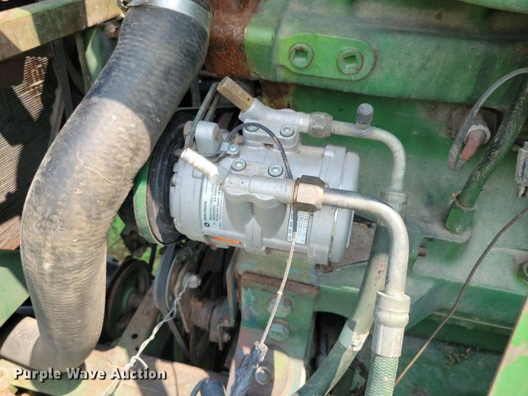 image for item DR4325 1984 John Deere Turbo 7720 combine