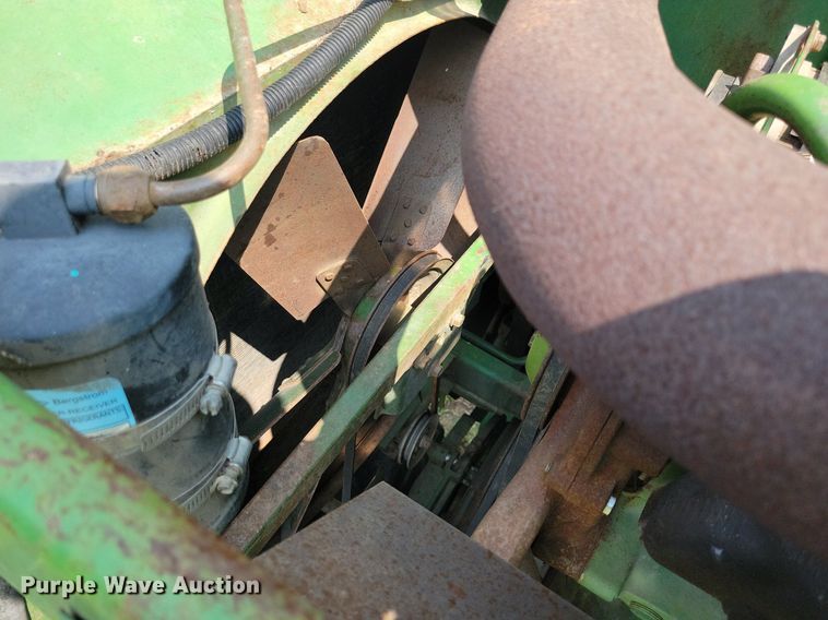 image for item DR4325 1984 John Deere Turbo 7720 combine