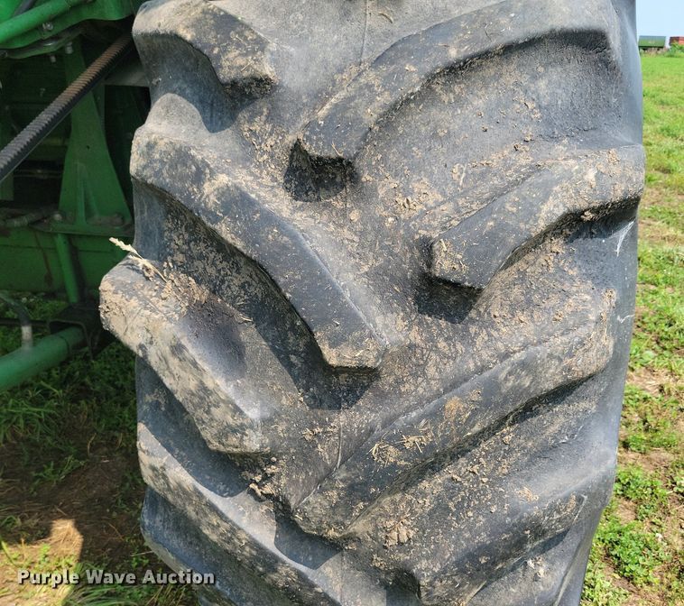 image for item DR4325 1984 John Deere Turbo 7720 combine