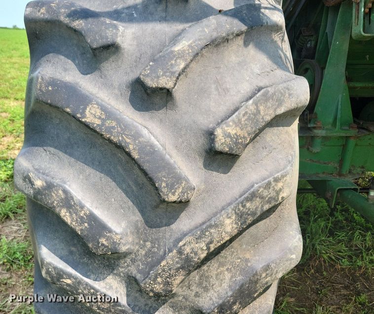 image for item DR4325 1984 John Deere Turbo 7720 combine