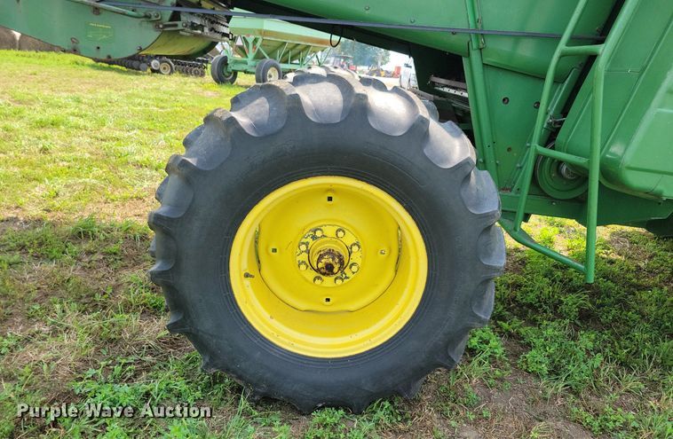 image for item DR4325 1984 John Deere Turbo 7720 combine