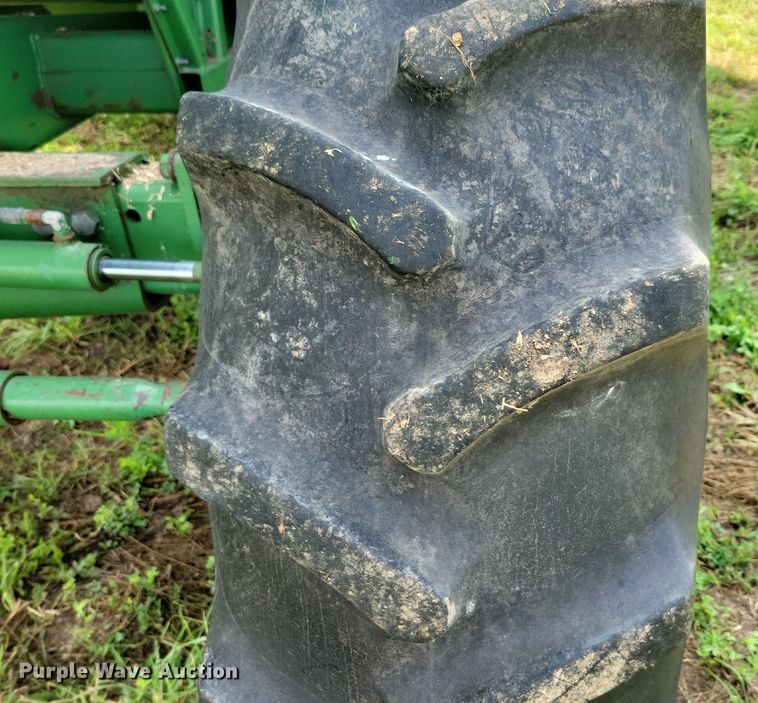 image for item DR4325 1984 John Deere Turbo 7720 combine