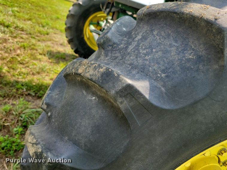 image for item DR4325 1984 John Deere Turbo 7720 combine