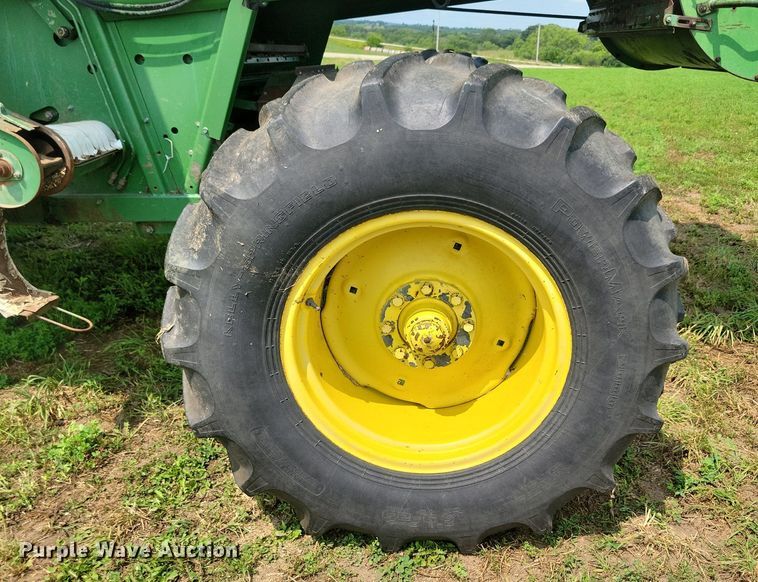 image for item DR4325 1984 John Deere Turbo 7720 combine