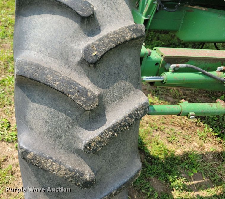 image for item DR4325 1984 John Deere Turbo 7720 combine