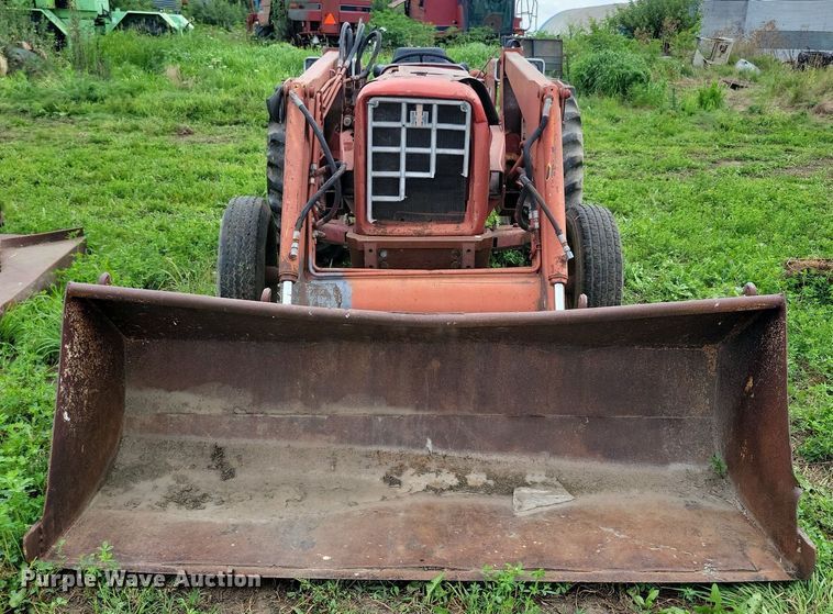 image for item DR4327 1975 International Harvester 574D tractor