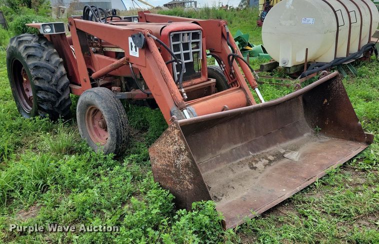 image for item DR4327 1975 International Harvester 574D tractor