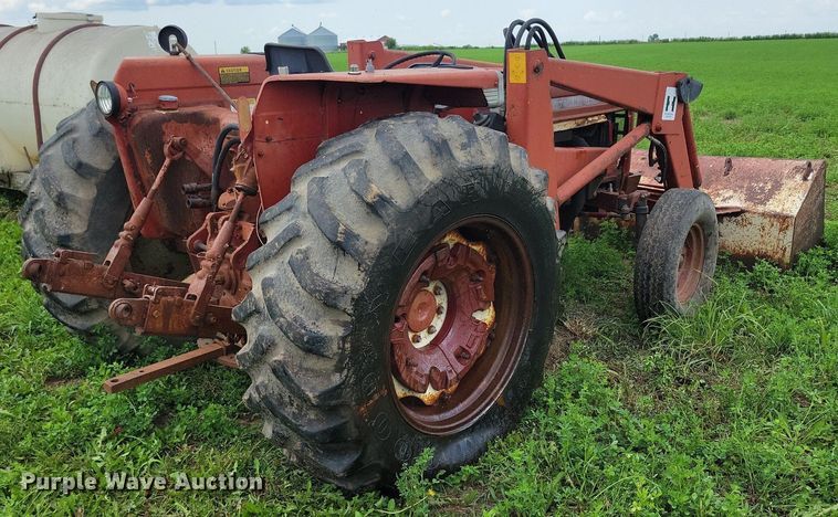 image for item DR4327 1975 International Harvester 574D tractor