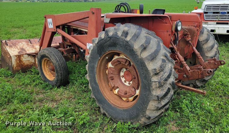 image for item DR4327 1975 International Harvester 574D tractor