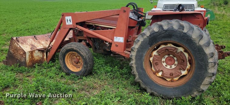 image for item DR4327 1975 International Harvester 574D tractor