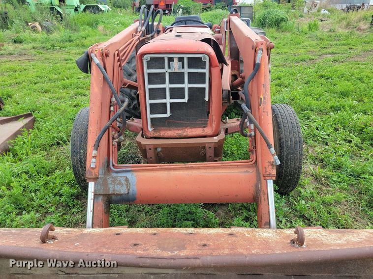 image for item DR4327 1975 International Harvester 574D tractor