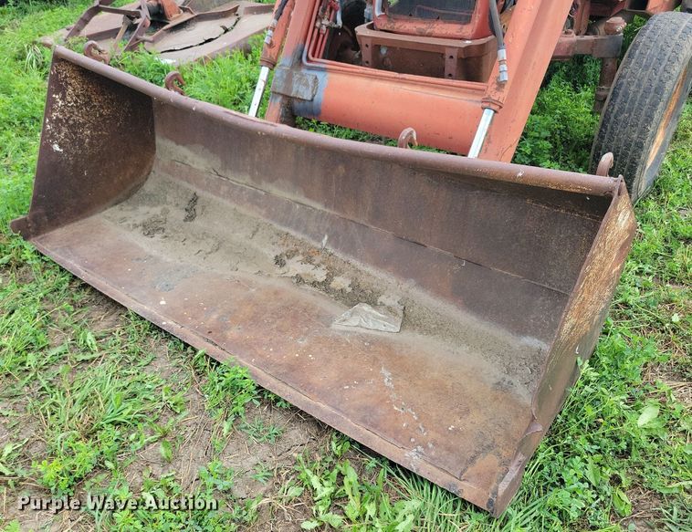 image for item DR4327 1975 International Harvester 574D tractor