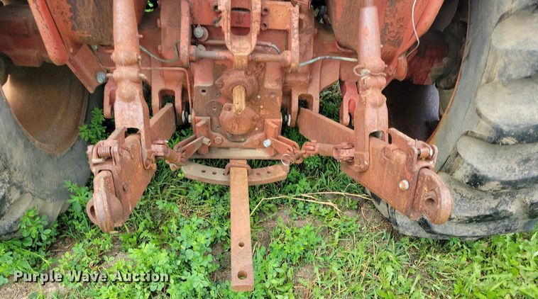 image for item DR4327 1975 International Harvester 574D tractor