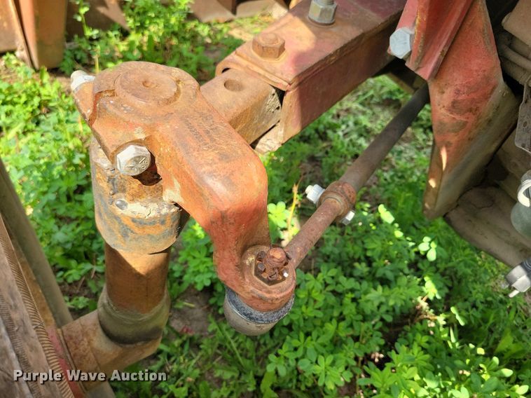 image for item DR4327 1975 International Harvester 574D tractor