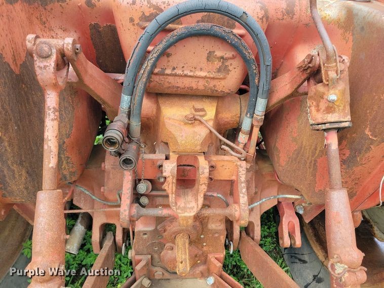 image for item DR4327 1975 International Harvester 574D tractor