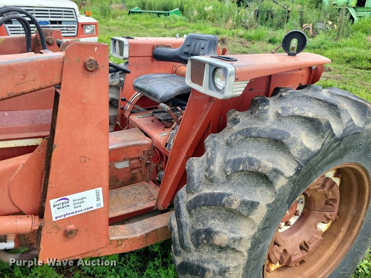 image for item DR4327 1975 International Harvester 574D tractor