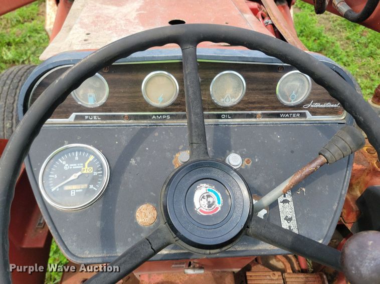 image for item DR4327 1975 International Harvester 574D tractor