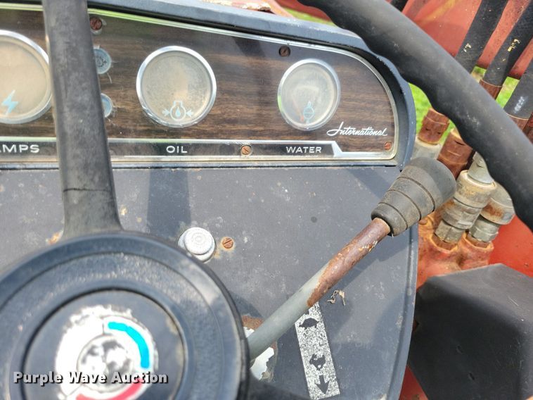image for item DR4327 1975 International Harvester 574D tractor