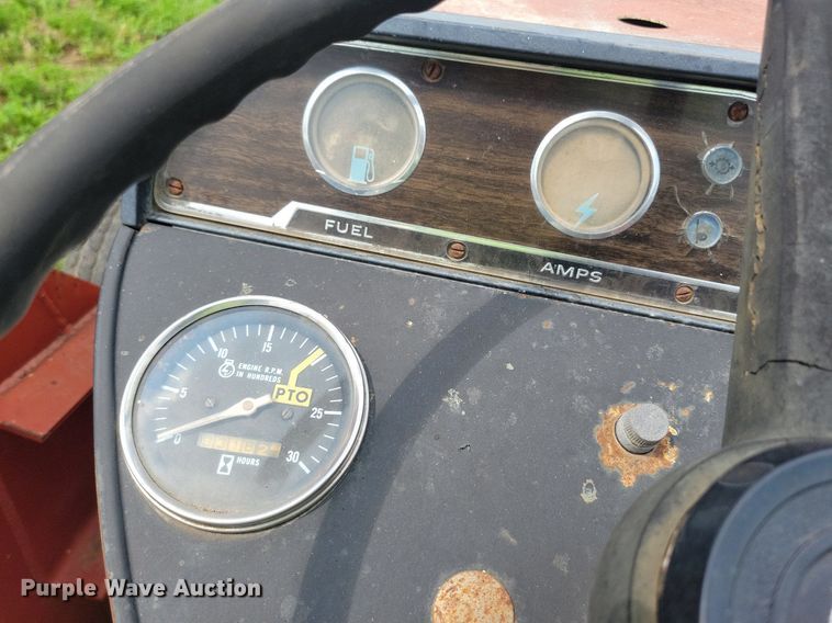 image for item DR4327 1975 International Harvester 574D tractor