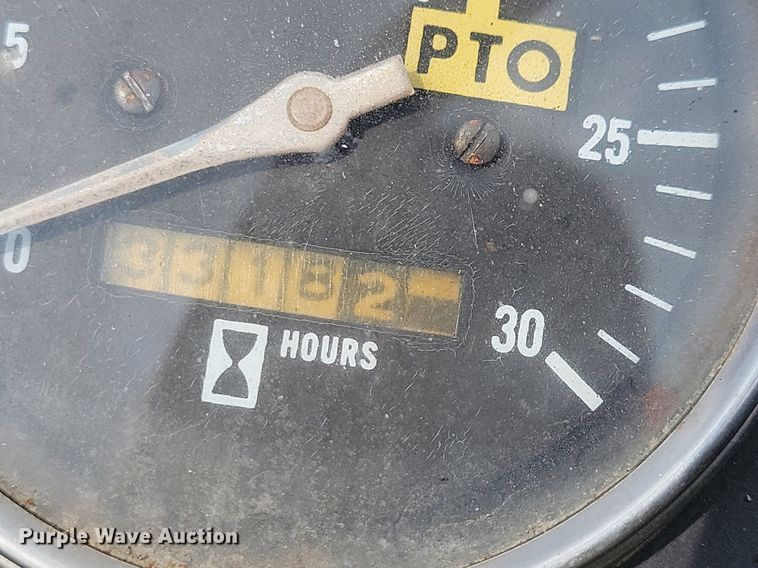 image for item DR4327 1975 International Harvester 574D tractor