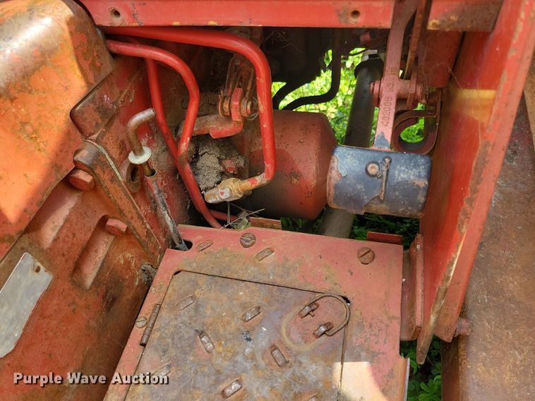 image for item DR4327 1975 International Harvester 574D tractor