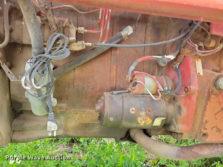 image for item DR4327 1975 International Harvester 574D tractor