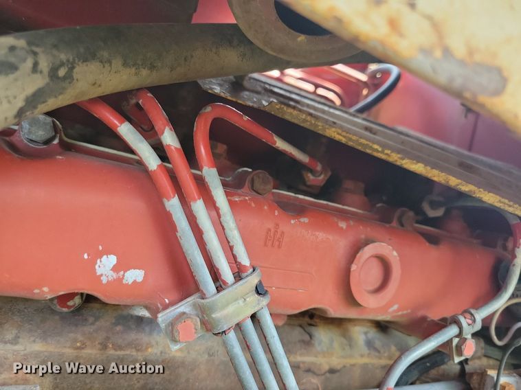 image for item DR4327 1975 International Harvester 574D tractor