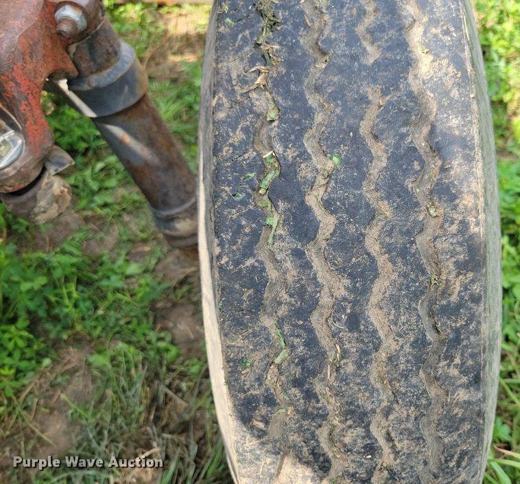 image for item DR4327 1975 International Harvester 574D tractor