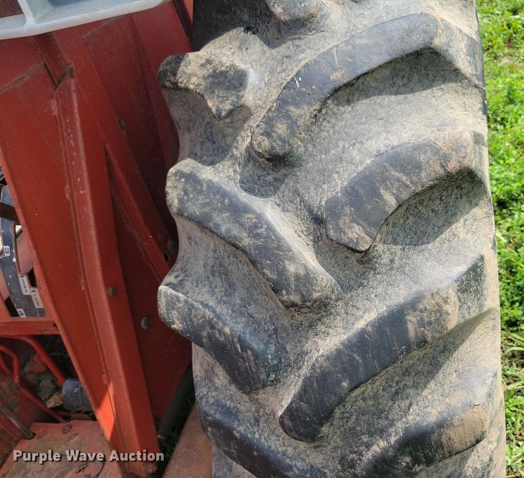 image for item DR4327 1975 International Harvester 574D tractor