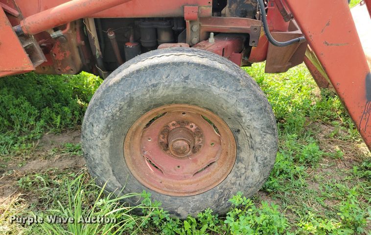 image for item DR4327 1975 International Harvester 574D tractor