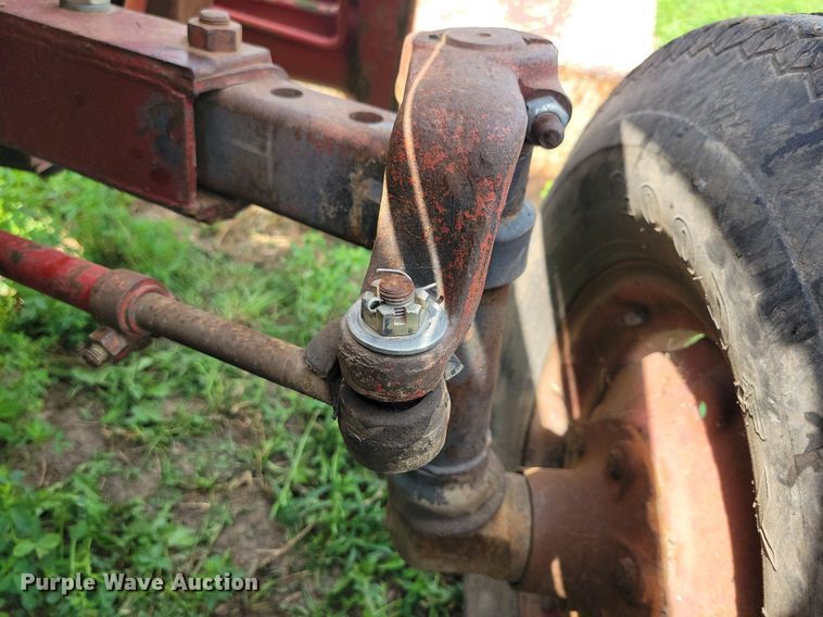 image for item DR4327 1975 International Harvester 574D tractor