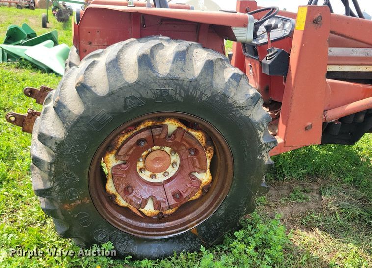 image for item DR4327 1975 International Harvester 574D tractor
