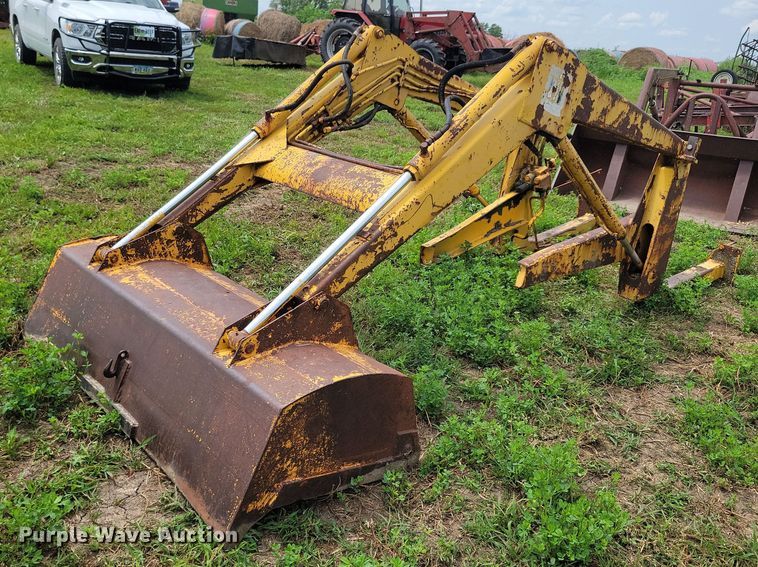 image for item DR4335 International Harvester 2050 Series A loader