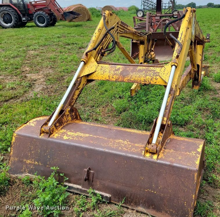 image for item DR4335 International Harvester 2050 Series A loader