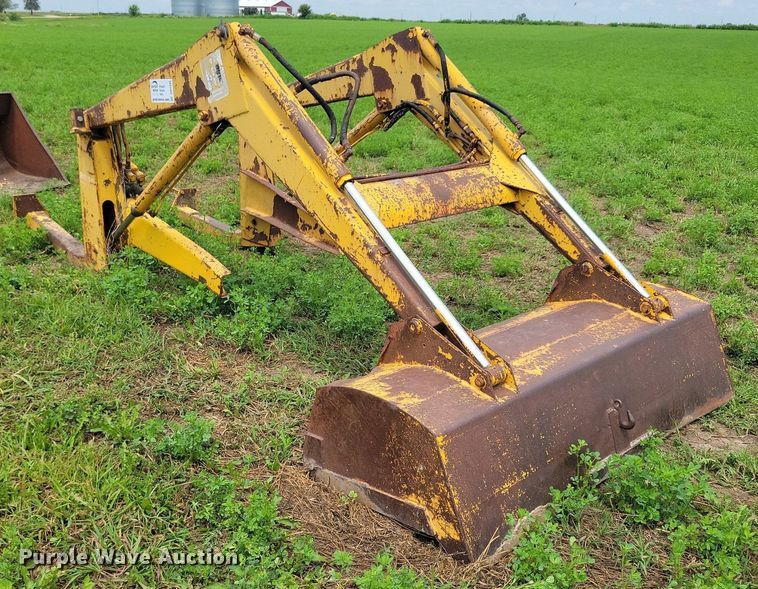 image for item DR4335 International Harvester 2050 Series A loader