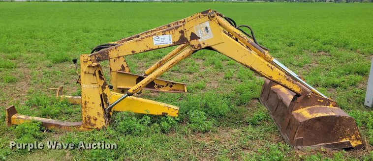 image for item DR4335 International Harvester 2050 Series A loader