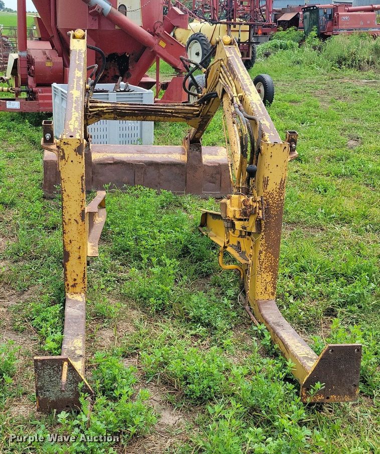 image for item DR4335 International Harvester 2050 Series A loader