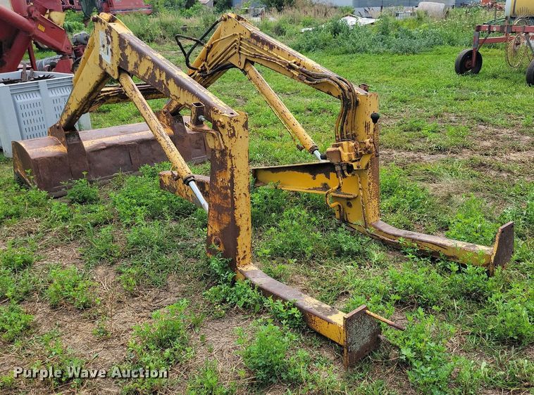 image for item DR4335 International Harvester 2050 Series A loader