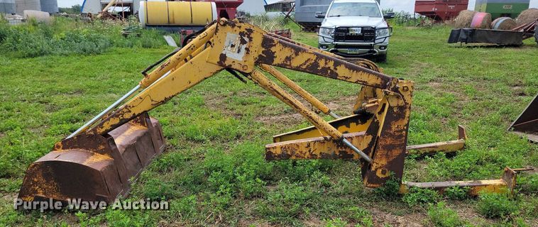 image for item DR4335 International Harvester 2050 Series A loader