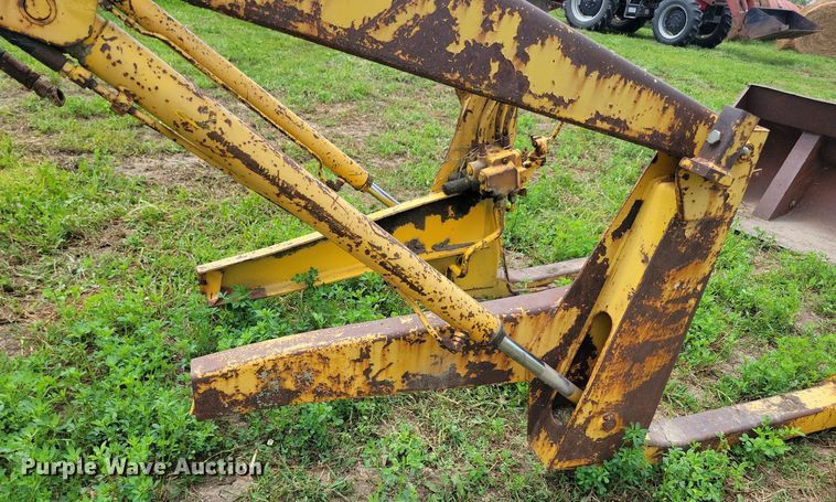 image for item DR4335 International Harvester 2050 Series A loader