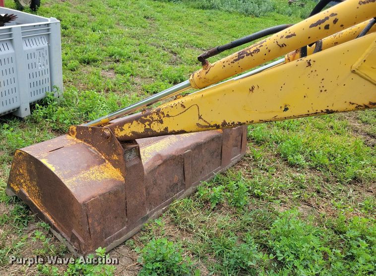 image for item DR4335 International Harvester 2050 Series A loader