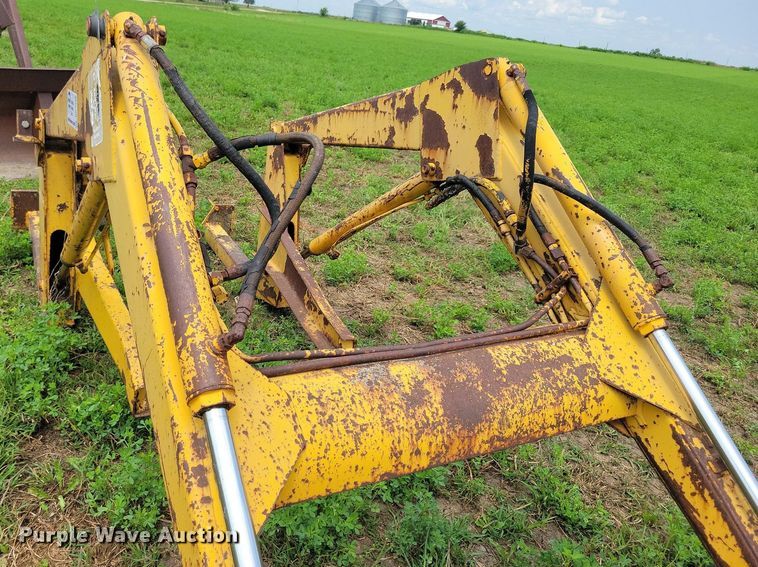 image for item DR4335 International Harvester 2050 Series A loader