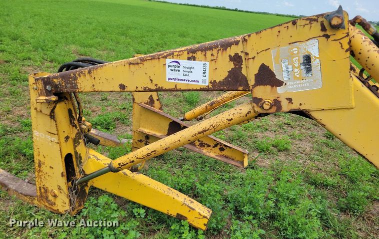 image for item DR4335 International Harvester 2050 Series A loader