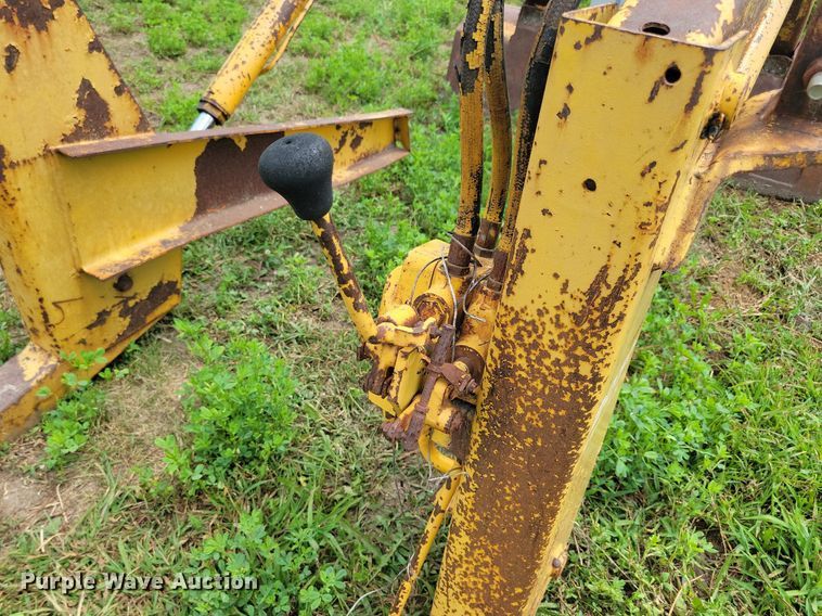 image for item DR4335 International Harvester 2050 Series A loader