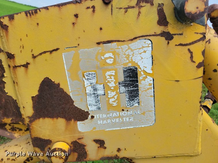 image for item DR4335 International Harvester 2050 Series A loader