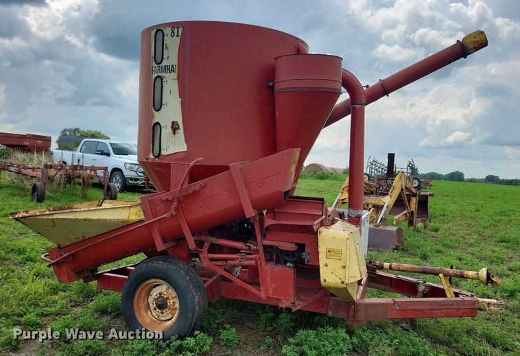 image for item DR4337 Farmhand 817 feed grinder/mixer
