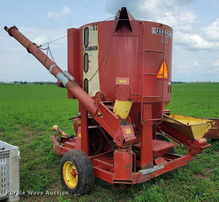 image for item DR4337 Farmhand 817 feed grinder/mixer
