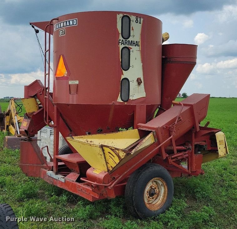 image for item DR4337 Farmhand 817 feed grinder/mixer