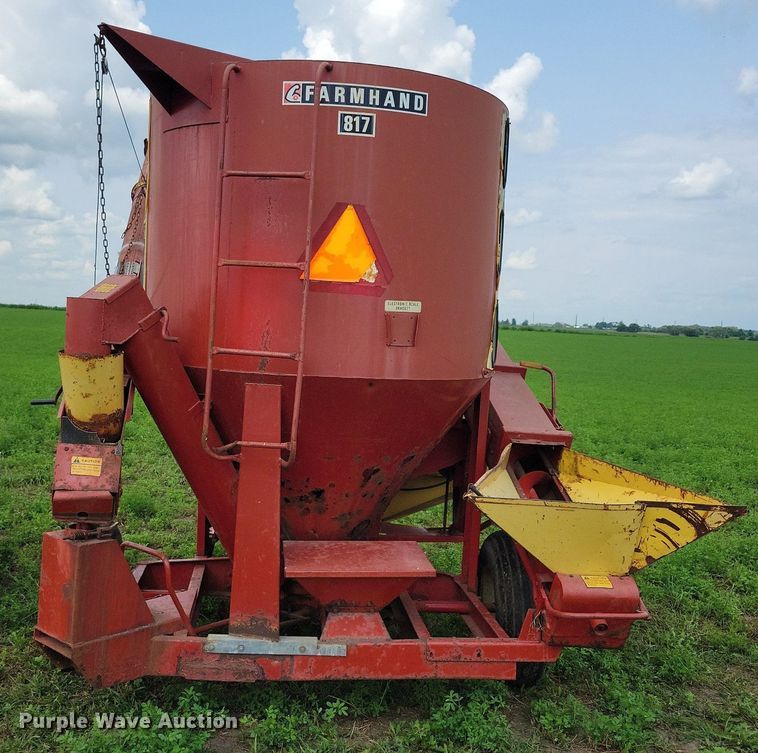image for item DR4337 Farmhand 817 feed grinder/mixer