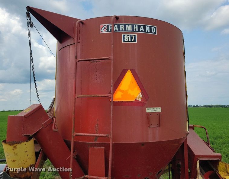image for item DR4337 Farmhand 817 feed grinder/mixer